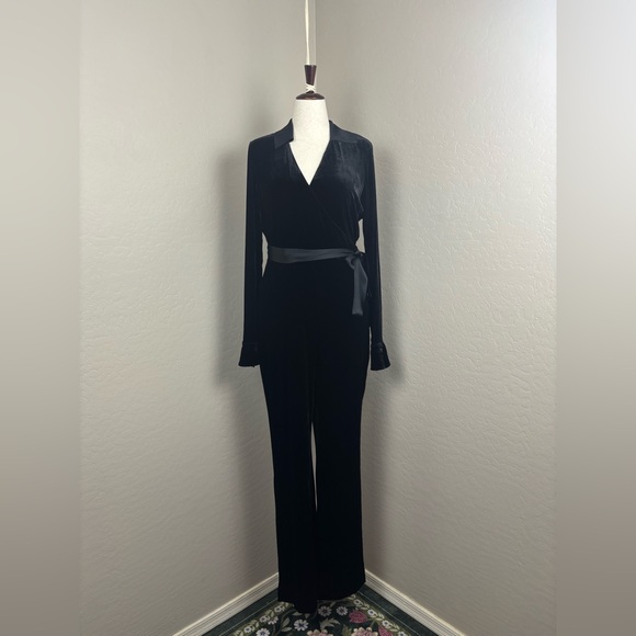 EUC- Diane Von Furstenberg - Jumpsuit Velvet - Size 14 - Picture 2 of 8